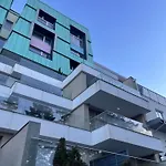 In Out Apartman *