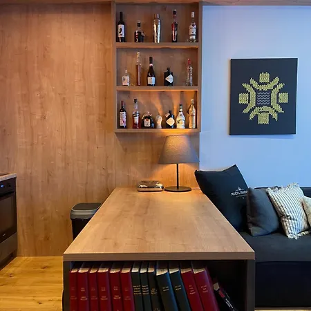 In Out Apartment *