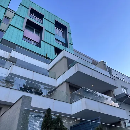 In Out Apartment *